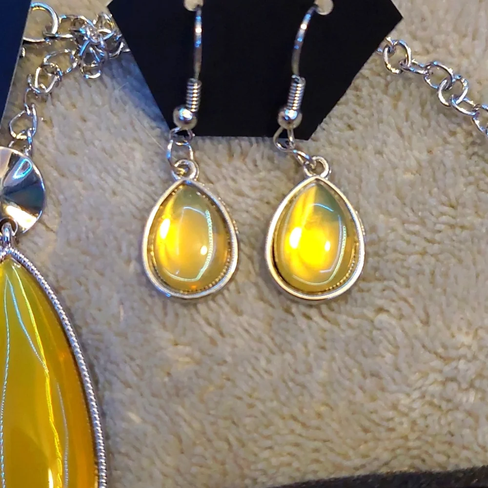 Yellow Spring Moonstone Set - Picture 5 of 8
